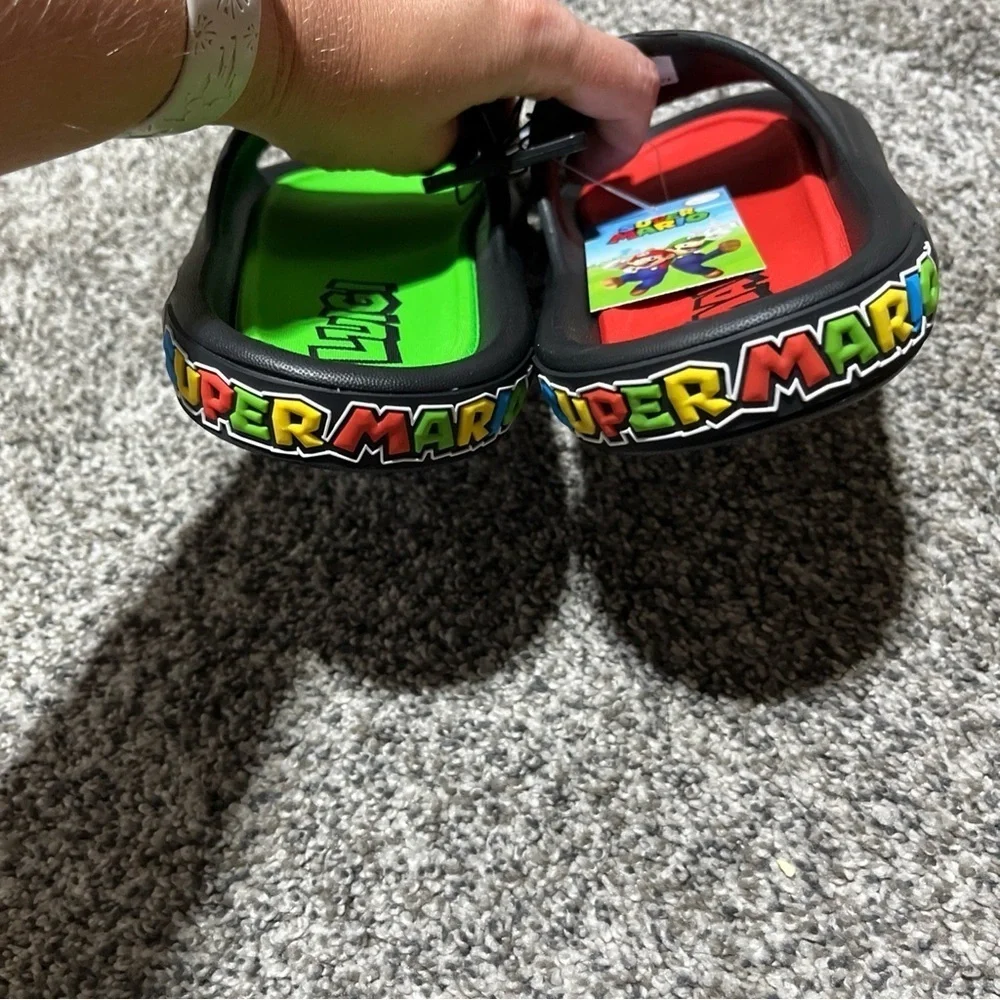 Super Mario Brothers Luigi Ground Up Youth Size 4 Flip Flops Sandals Slides